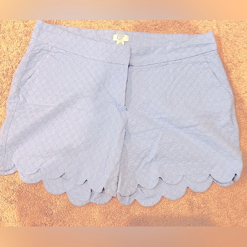 Crown & Ivy Light Periwinkle Shelby Scallop Shorts. Size 14W